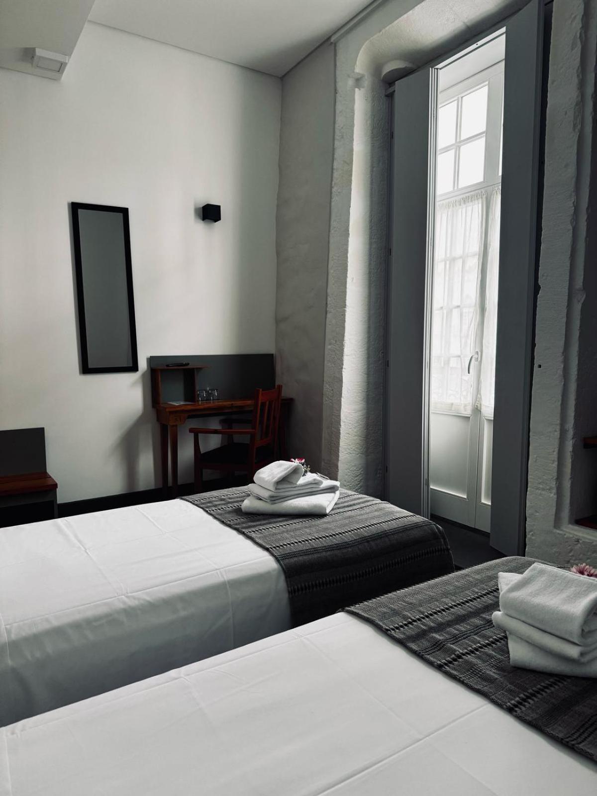 Angra do Heroísmo Alianca Cafe & Hostel מראה חיצוני תמונה